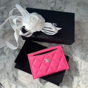 Chanel Classic Mini Flat Card Holder Shiny Caviar & Gold-Tone Hardware 2…